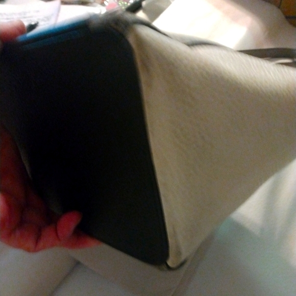 Michael Kors Gray, Off white and navy blue tote/shoulder bag EUC like new. - Picture 4 of 10